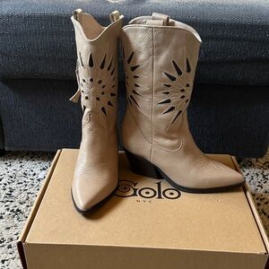 Golo NYC Women's Beige Cutout Heeled Boots